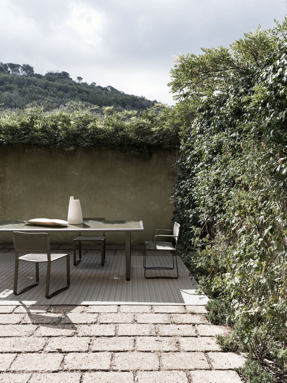 GOLDEN GATE OUTDOOR TABLE